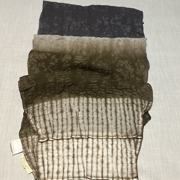 NWT. Eileen Fisher Shibori Cotton Ombré Web Olvne Scarf. - Picture 3 of 4